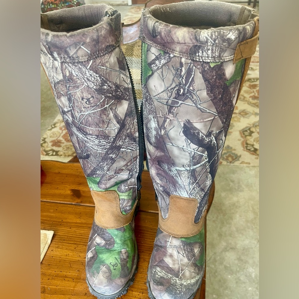 Rocky Camo waterproof snake boots. Zip up - Size 9